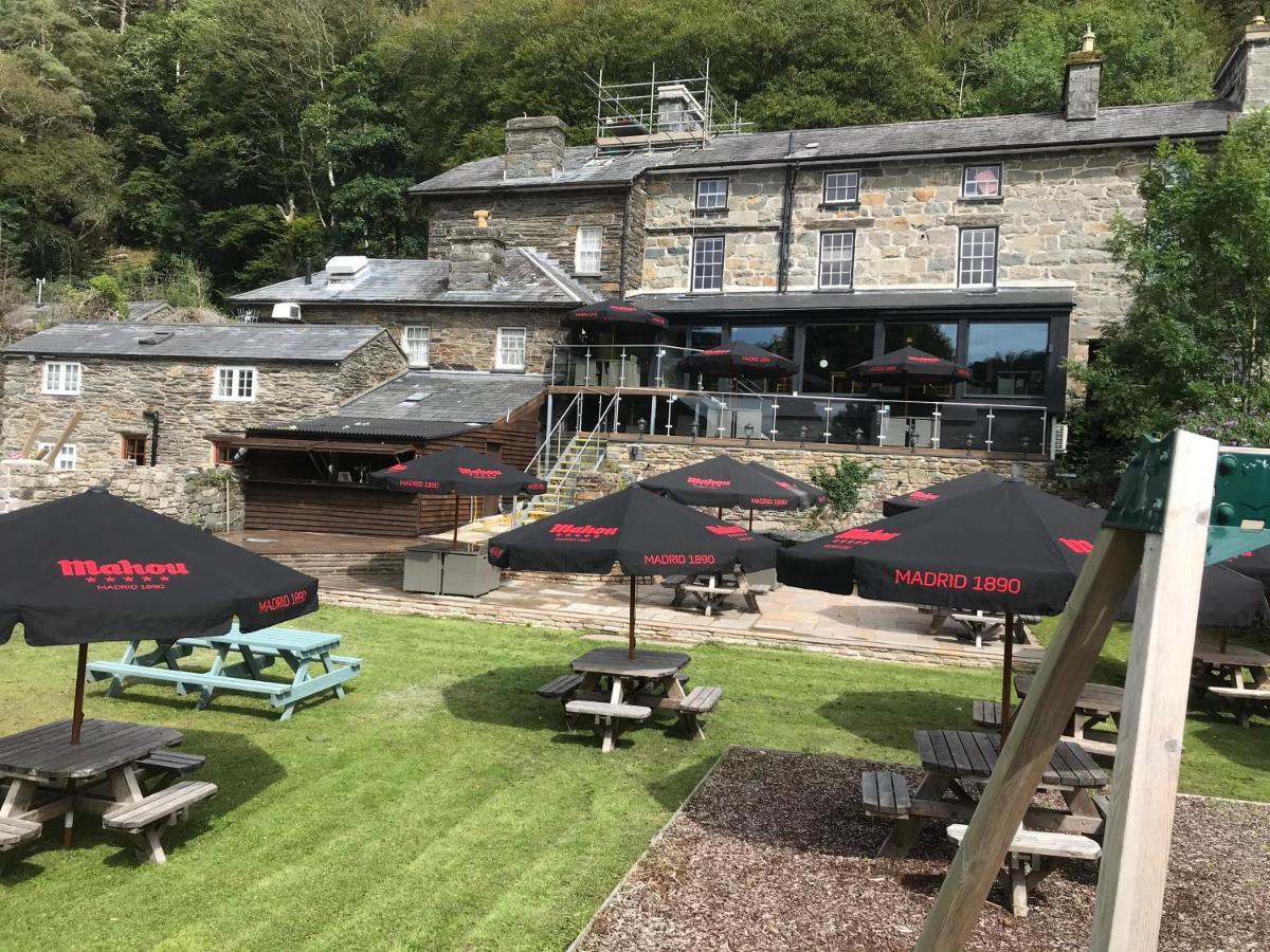 Grapes Hotel, Bar & Restaurant Snowdonia Nr Zip World Blaenau Ffestiniog Dış mekan fotoğraf